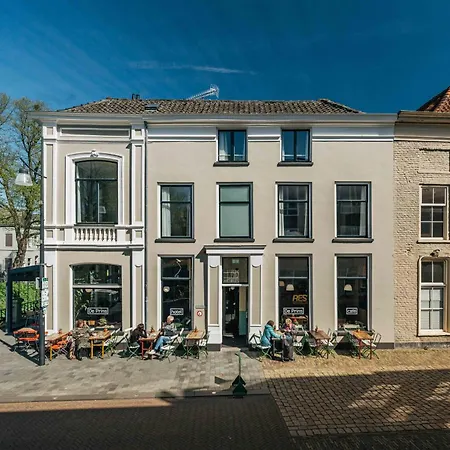 Cafe De Hotel 4*